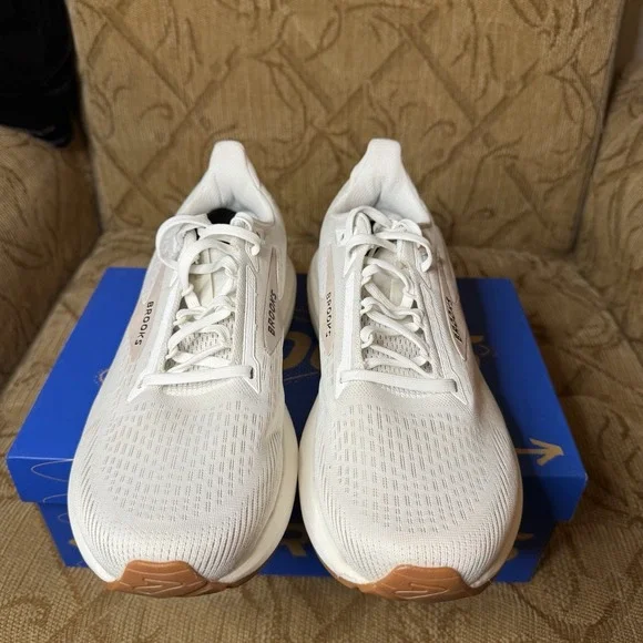 Brooks Womens Revel 8 Size 10.5 D Wide Sneakers White Chateau Gray Shoes EUC! - Picture 5 of 9